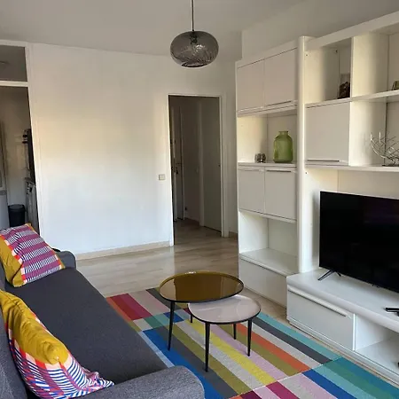 Apartment 1 Bedroom With Terrace, Swimming Pool, Parking
